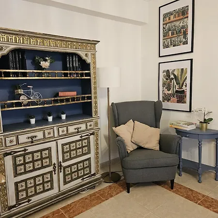 Almada Apartment *